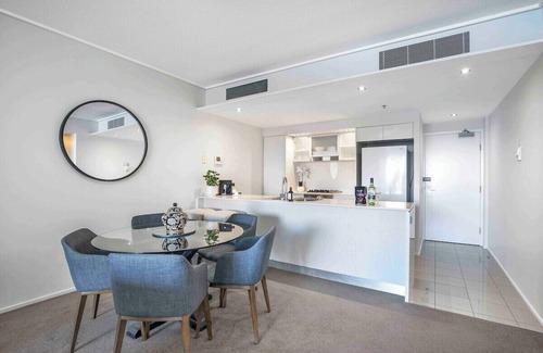 Brisbane Central Business District Apartment | Brisbane City Luxe 3BR, Views, Pool, Car Park
