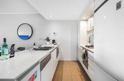 Brisbane Central Business District Apartment | Brisbane City Luxe 3BR, Views, Pool, Car Park