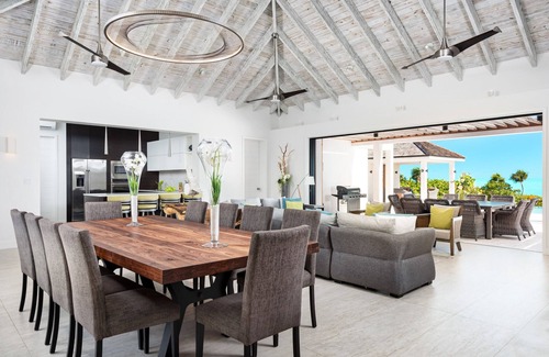 Long Bay Villa | Brise De Mer 6 BR Villa - Beachfront