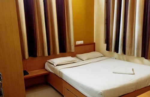Kuzhithurai Hotel | Brishen and Gavins Inn