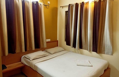 Kuzhithurai Hotel | Brishen and Gavins Inn