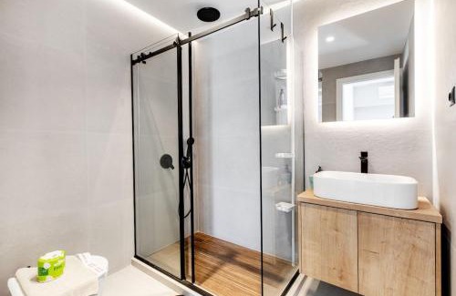 Petralona Apartment | Brisk - Chic 1 Bedroom Apartment in Athens