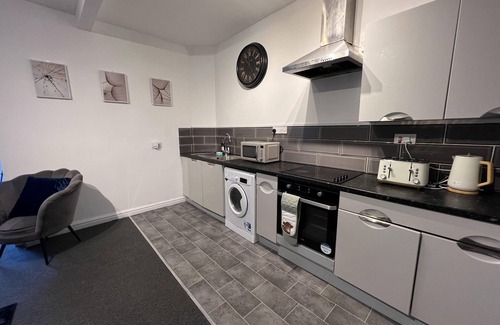 Easton House | Bristol - 4 Beds - Sleeps 7 - For Groups - Garden