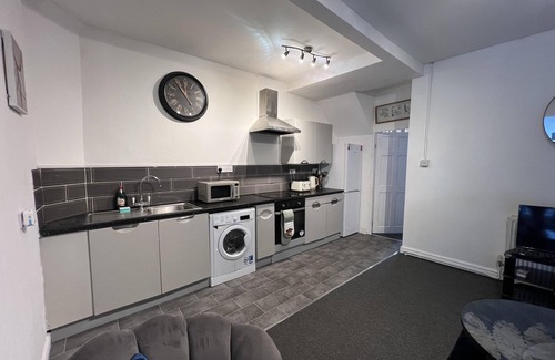 Easton House | Bristol - 4 Beds - Sleeps 7 - For Groups - Garden