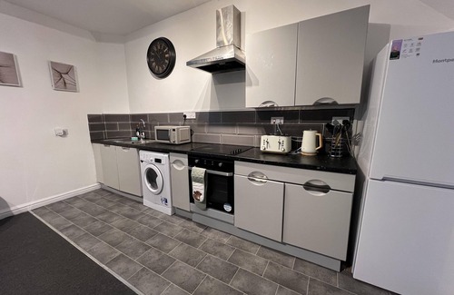 Easton House | Bristol - 4 Beds - Sleeps 7 - For Groups - Garden