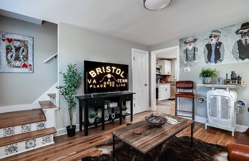 Bristol House | Bristol Basecamp - Clean, Cozy, & Convenient!
