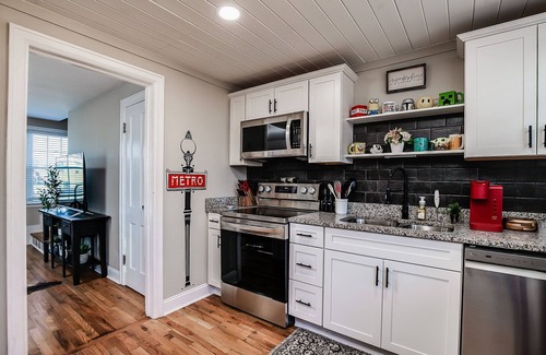 Bristol House | Bristol Basecamp - Clean, Cozy, & Convenient!