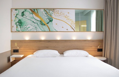 Saint-Sylvain-d'Anjou Hotel | Brit Hotel Angers Parc Expo - L'Acropole