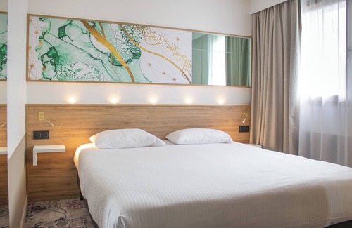 Saint-Sylvain-d'Anjou Hotel | Brit Hotel Angers Parc Expo - L'Acropole