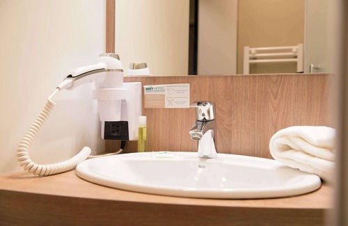 Le Relecq-Kerhuon Hotel | Brit Hotel Brest Le Relecq Kerhuon