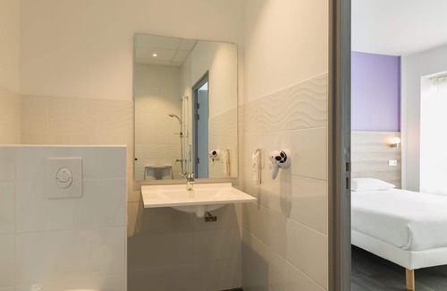 Nevers Hotel | BRIT HOTEL CONFORT NEVERS Centre Gare