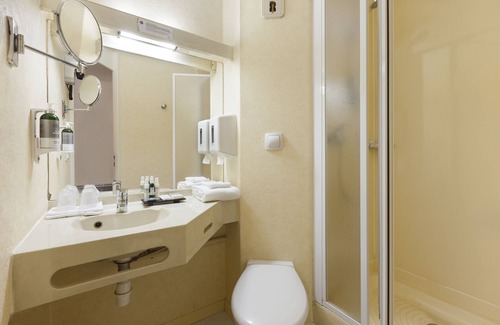 Arras Hotel | Brit Hotel Essentiel Arras