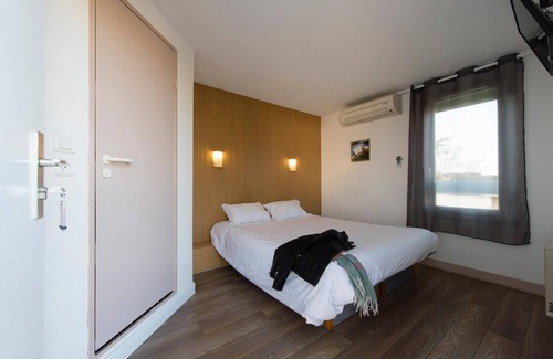 Lescar Hotel | Brit Hotel Essentiel Pau Lescar