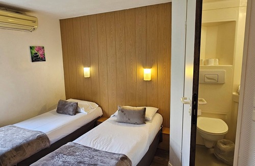 Lescar Hotel | Brit Hotel Essentiel Pau Lescar