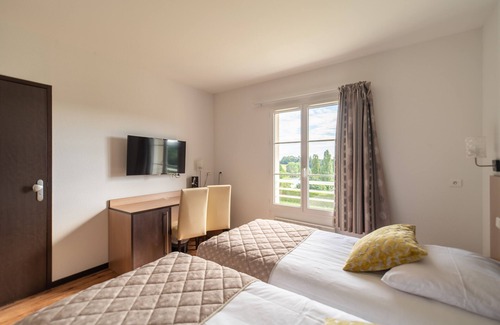 Saint-Yrieix-la-Perche Hotel | Brit Hotel Confort La Tour Blanche