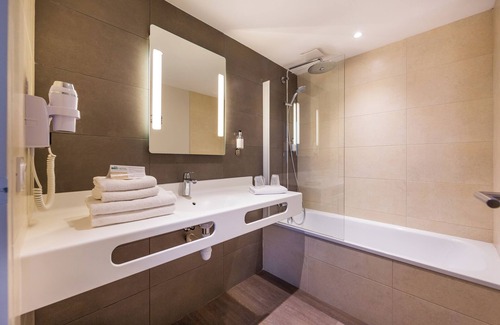 Ploermel Hotel | Brit Hotel - Hotel de l'Hippodrome