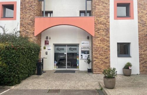 Evreux Hotel | Brit Hotel La Bonne Etape