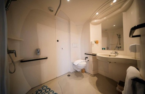 Evreux Hotel | Brit Hotel La Bonne Etape