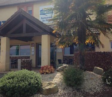 Saint-Saturnin Hotel | Brit Hotel Les Evens