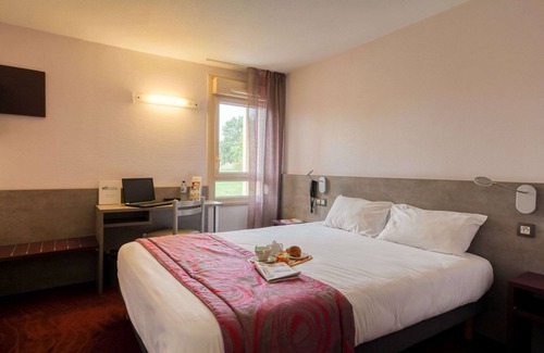 Saint-Saturnin Hotel | Brit Hotel Les Evens