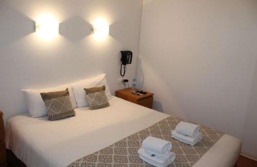 L'Arbresle Hotel | Brit Hotel MOTEL - Lyon L'Arbresle