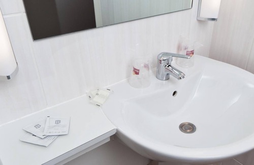 Val-de-Reuil Hotel | Brit Hotel Rouen Sud/Val De Reuil