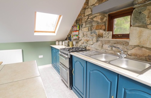 Dolgellau Cottage | BRITHGWM CANOL, pet friendly, character holiday cottage in Dolgellau