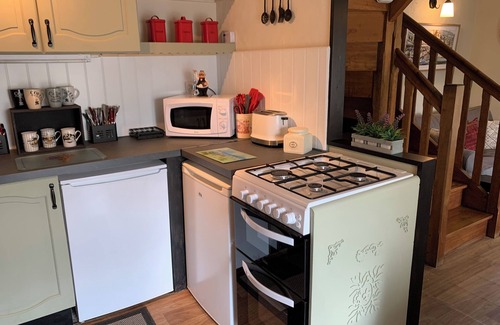 Plouguenast Cottage | Brittany Cottage Sleeps 4, Heated Pool, Free Wifi, Satellite TV, Pet Friendly