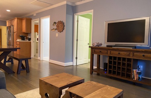 Morehead City House | Broad Street Living- Sleeps 6: 1 story Bungalow w/fence - two blocks from water