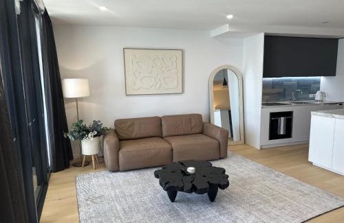 Broadbeach Apartment | Broadbeach Luxury Ocean View Apartment - Oracle Tower 1 - 1Bed 1Study 1Bath 1Car