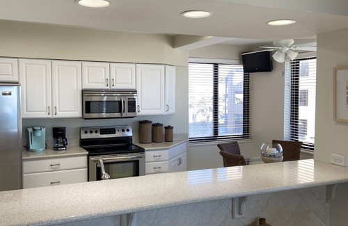 Orange Beach East Condo | Broadmoor Unit 101 Corner Unit, beach views and walking distance to Flora Bama!
