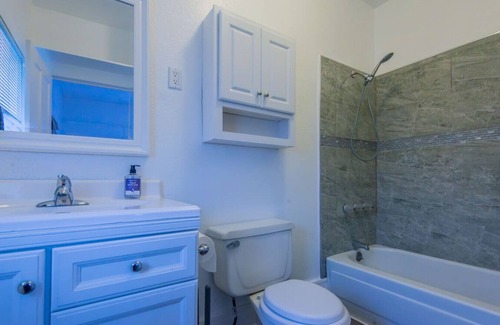 South Redondo House | Broadway 1 - Clean Private Studio