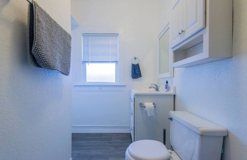 South Redondo House | Broadway 1 - Clean Private Studio