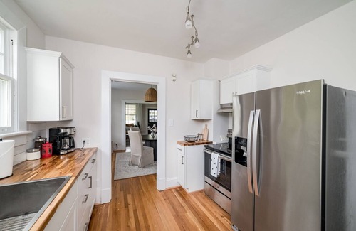 Lynchburg House | Broadway Bungalow - UoL 1m, LU 6m, Downtown 4m