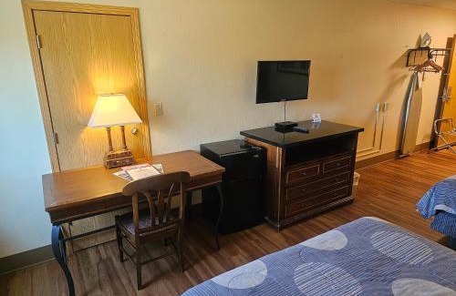 Westside Hotel | Broadway Inn Conference Center