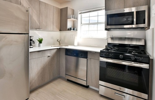 The Roads Apartment | Broadway Suites Downtown by RocketStay