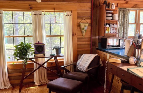 Hot Springs Cabin | Broadwing Farm Cabins -Pine Cabin- Hot Tub with Mineral Water