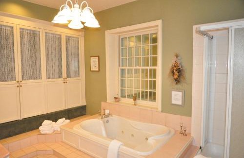 Historic Old Town Bed & Breakfast | Brockamour Manor Bed and Breakfast