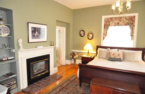 Historic Old Town Bed & Breakfast | Brockamour Manor Bed and Breakfast