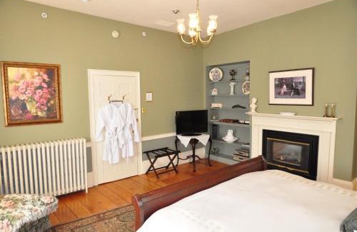 Historic Old Town Bed & Breakfast | Brockamour Manor Bed and Breakfast