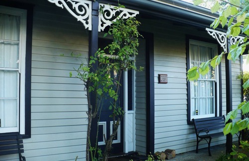 Riccarton Cottage | Brockworth Cottage -Charming Character with Modern Amenities