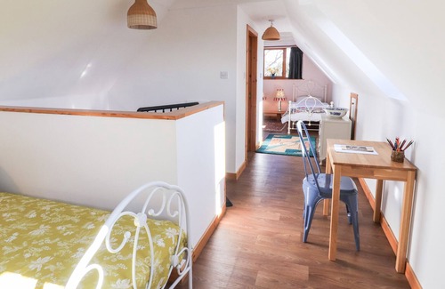 Forres Cottage | BRODIE EAST COTTAGE, family friendly, with a garden in Forres