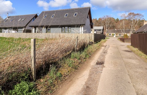 Forres Cottage | BRODIE EAST COTTAGE, family friendly, with a garden in Forres