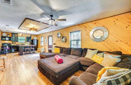 Broken Bow Cabin | Broken Bow Cabin w/Hot Tub + Game Room!