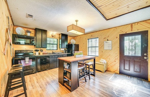 Broken Bow Cabin | Broken Bow Cabin w/Hot Tub + Game Room!