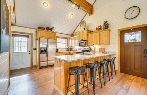 Broken Bow Cabin | Broken Bow Cabin w/Hot Tub ~ 5 Mi to State Park!