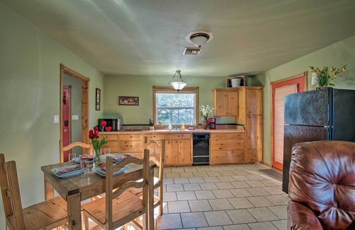 Broken Bow Cottage | Broken Bow Cottage w/Deck, Hot Tub & Fire Pit!
