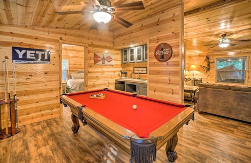 Broken Bow Cabin | Broken Bow Oasis: Hot Tub, Fire Pit & Patio