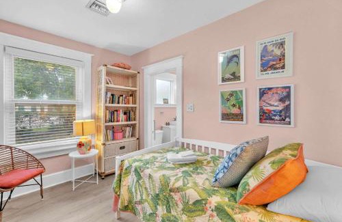 Tarpon River House | Bromeliad Bungalow - Downtown Cottage