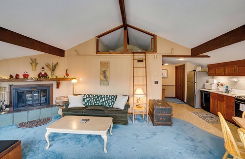 Bromley Mountain Apartment | Bromley Mountain Escape w/2 Balconies: Hike & Ski